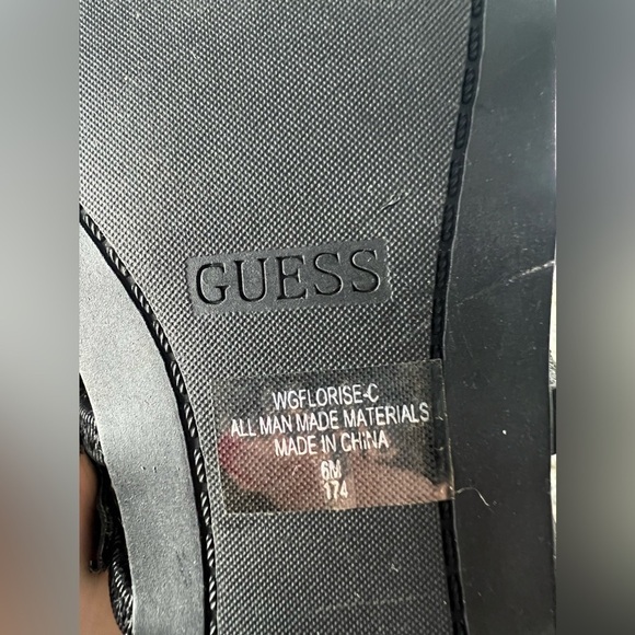 GUESS Black Silver Laser Cut WGFLORISE-C Sandals With Back Zipper Size 6 NWOT - Picture 11 of 12